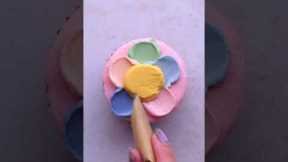 These Smiley Flower Cupcakes are blooming with happiness! #shorts
